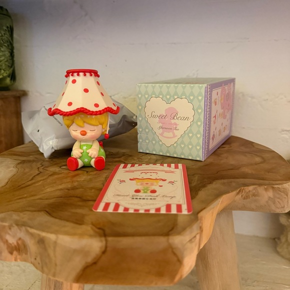 NEW Popmart Sweet Bean
Afternoon Tea Series Figures Heart Glow
Desk Lamp - Picture 2 of 9